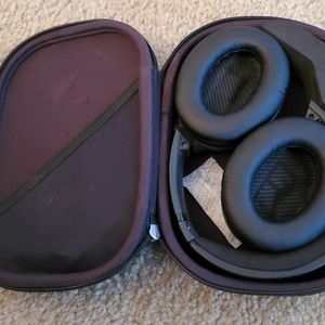 What are these headphones 🎧